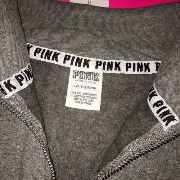 🎉SALE🎉NIP VS Pink Quarter Zip Size S - Picture 3 of 8